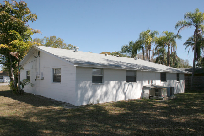 1512 Suponic Ave in Sarasota, FL - Foto de edificio - Building Photo