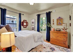 2066 NW Overton St, Unit 2 in Portland, OR - Foto de edificio - Building Photo