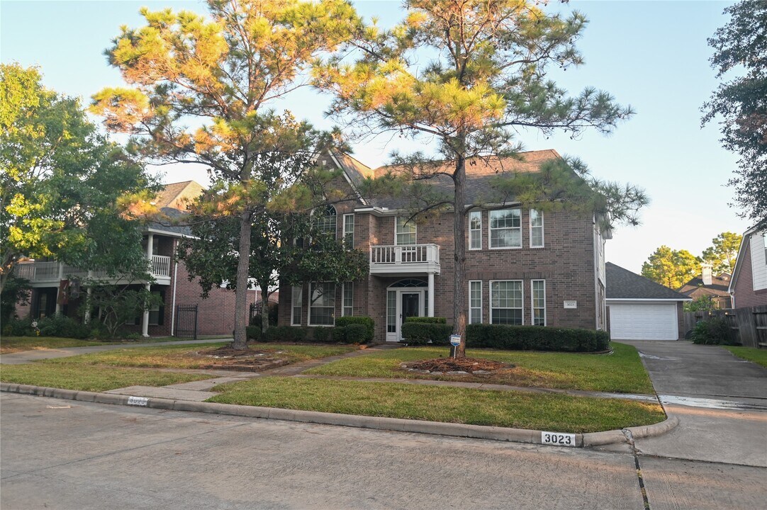 3023 Hidden Mist Ct in Pearland, TX - Building Photo