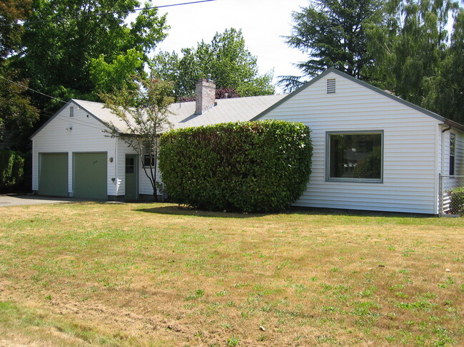 408 NE BIRCHWOOD LN in Hillsboro, OR - Building Photo - Building Photo