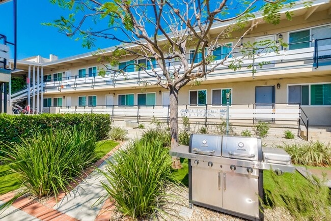 2675 Arlington Ave &amp; 3105 W 27th St (B) in Los Angeles, CA - Foto de edificio - Building Photo