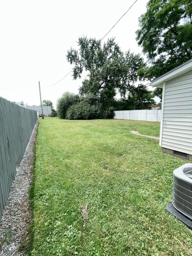 651 E Court St in Urbana, OH - Building Photo - Building Photo