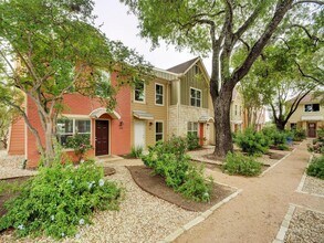 1101 Grove Blvd in Austin, TX - Building Photo - Building Photo