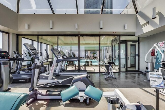 360 E Randolph St, Unit 3507 in Chicago, IL - Building Photo - Building Photo