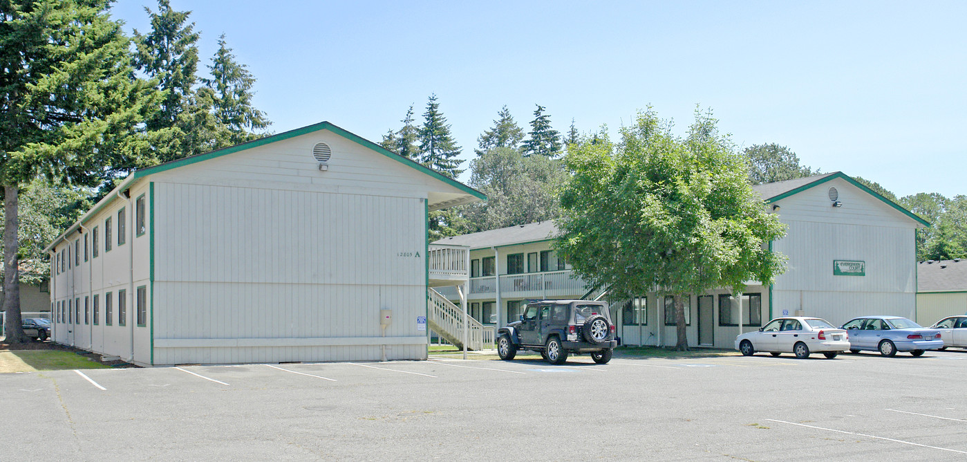 Evergreen Court Apartments in Lakewood, WA - Building Photo