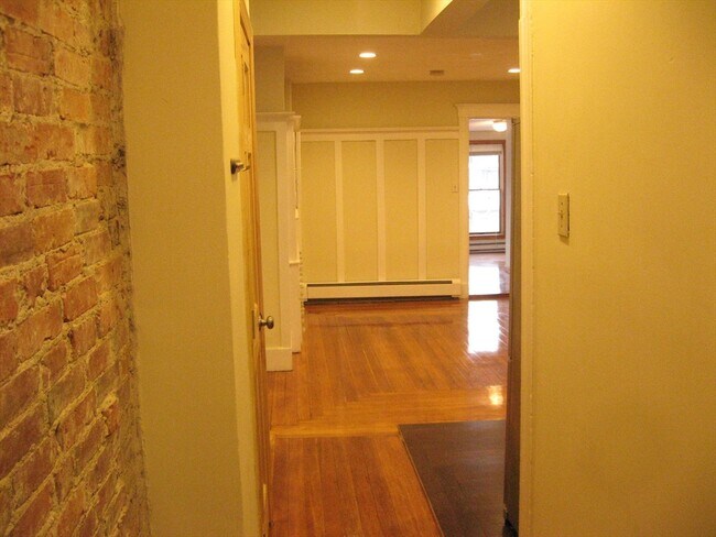 1672 Beacon St in Brookline, MA - Building Photo - Building Photo