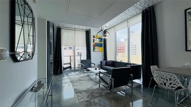 151 SE 1st St, Unit 610 in Miami, FL - Foto de edificio - Building Photo