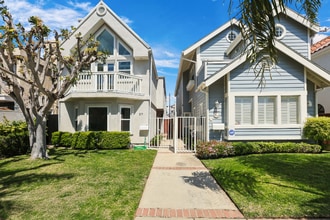 217 Knoxville Ave in Huntington Beach, CA - Building Photo - Building Photo