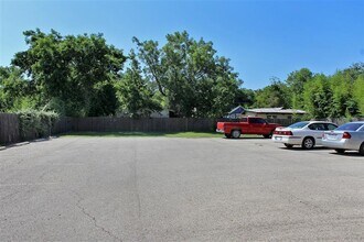 940 W Tarleton St, Unit 5 in Stephenville, TX - Building Photo - Building Photo