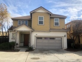 9369 Vintner Cir in Patterson, CA - Building Photo