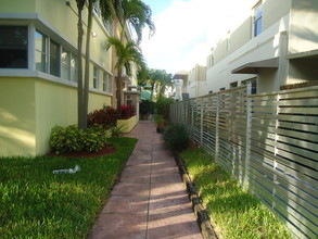 Garden Apartments in Miami Beach, FL - Building Photo - Building Photo