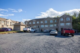 620 Squires St in Fredericton, NB - Building Photo - Building Photo