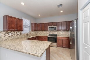 3364 W 103rd Ter, Unit 0 in Hialeah, FL - Building Photo