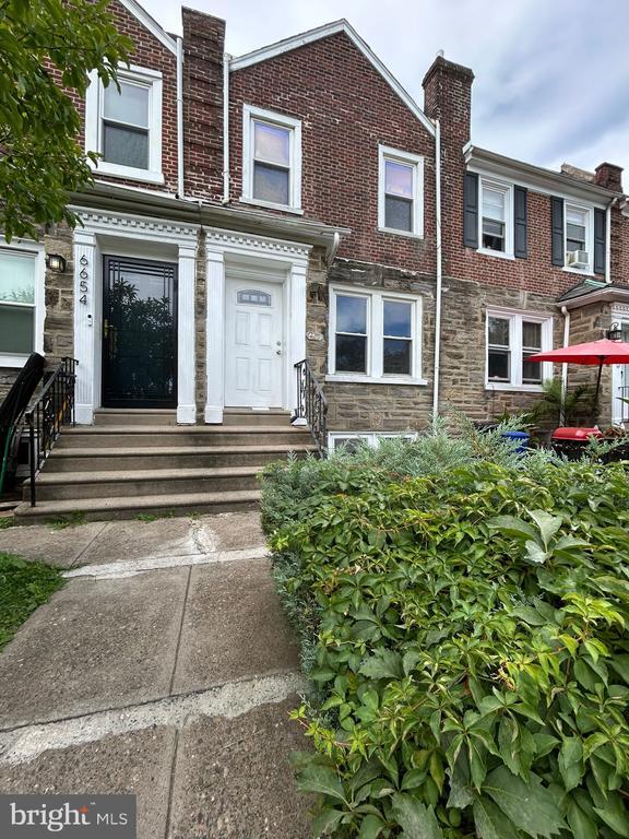 property at 6656 Blakemore St
