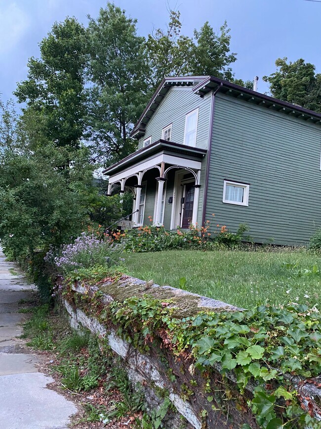 869 Liberty St Rentals in Meadville, PA