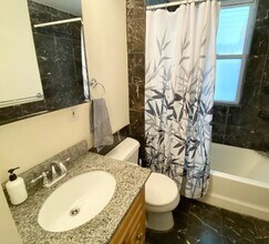 143 Hillside St, Unit 3 in Boston, MA - Foto de edificio - Building Photo