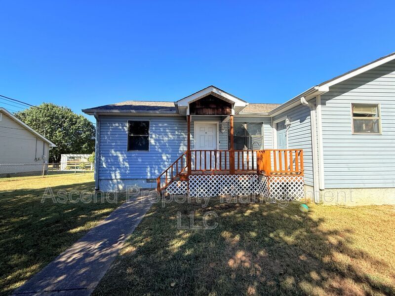 2701 NW Georgetown Dr in Cleveland, TN - Building Photo