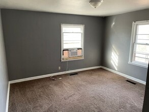 704 N Almond St in Carbondale, IL - Building Photo - Building Photo