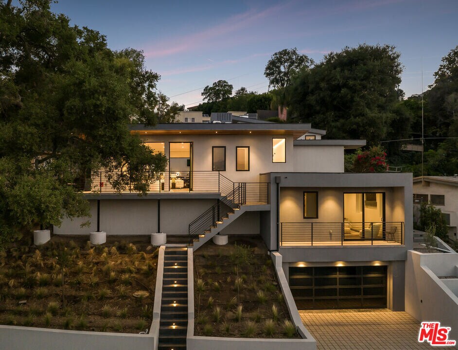3616 Cadman Dr in Los Angeles, CA - Foto de edificio