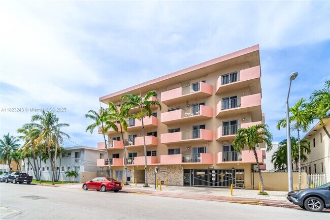 6920 Harding Ave in Miami Beach, FL - Building Photo - Building Photo