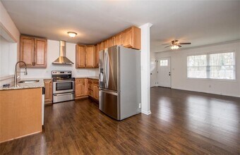 3051 Fern Valley Dr SW in Marietta, GA - Building Photo - Building Photo