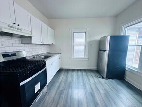 80 N Hamilton St, Unit 2 in Poughkeepsie, NY - Building Photo - Building Photo