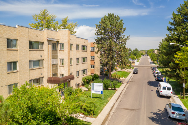 Hale Hall Apartments in Denver, CO - Foto de edificio - Building Photo