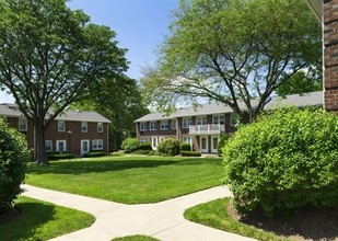 Greenwoods in Brockton, MA - Foto de edificio - Building Photo