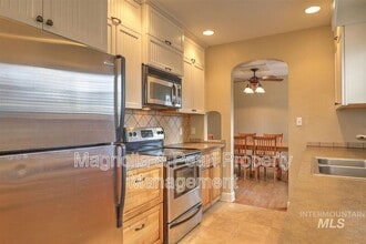 104 S Olive St in Nampa, ID - Building Photo - Building Photo