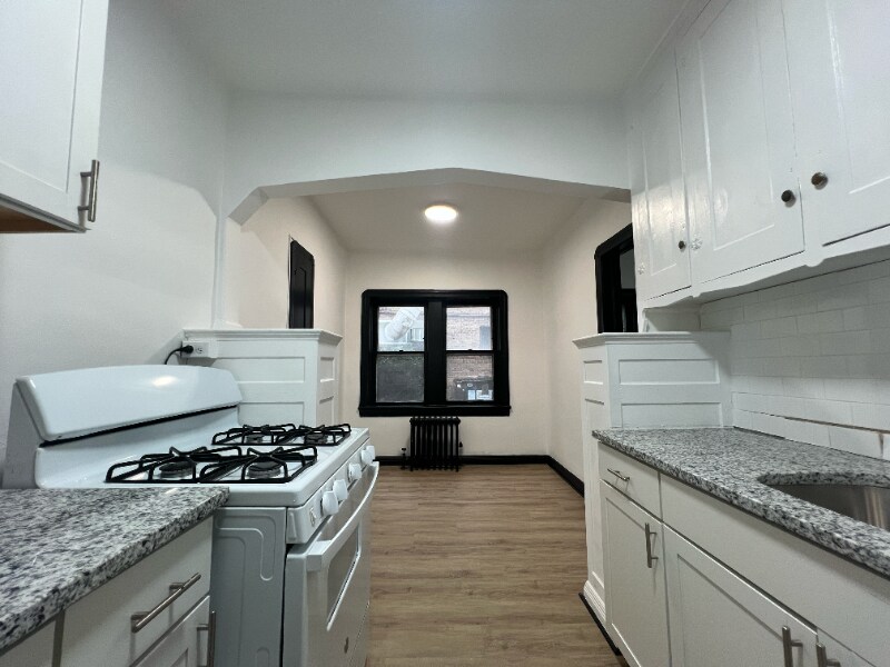 1411 Roycroft Ave in Lakewood, OH - Building Photo