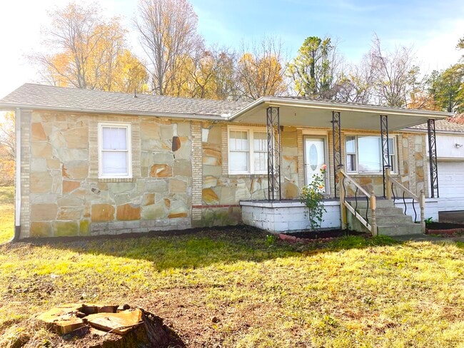 634 Dover Rd in Clarksville, TN - Building Photo - Building Photo