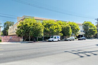 The Casitas Townhomes in Reseda, CA - Building Photo - Primary Photo