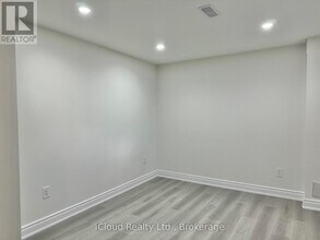 704 Santa Maria Blvd in Milton, ON - Building Photo - Building Photo