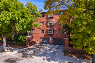 Courtyard Square Condominums in Milwaukee, WI - Building Photo - Building Photo