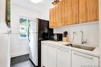 8142 Byron Ave in Miami Beach, FL - Building Photo - Building Photo