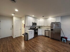 3940 N Pulaski Rd, Unit M00H in Chicago, IL - Building Photo - Building Photo
