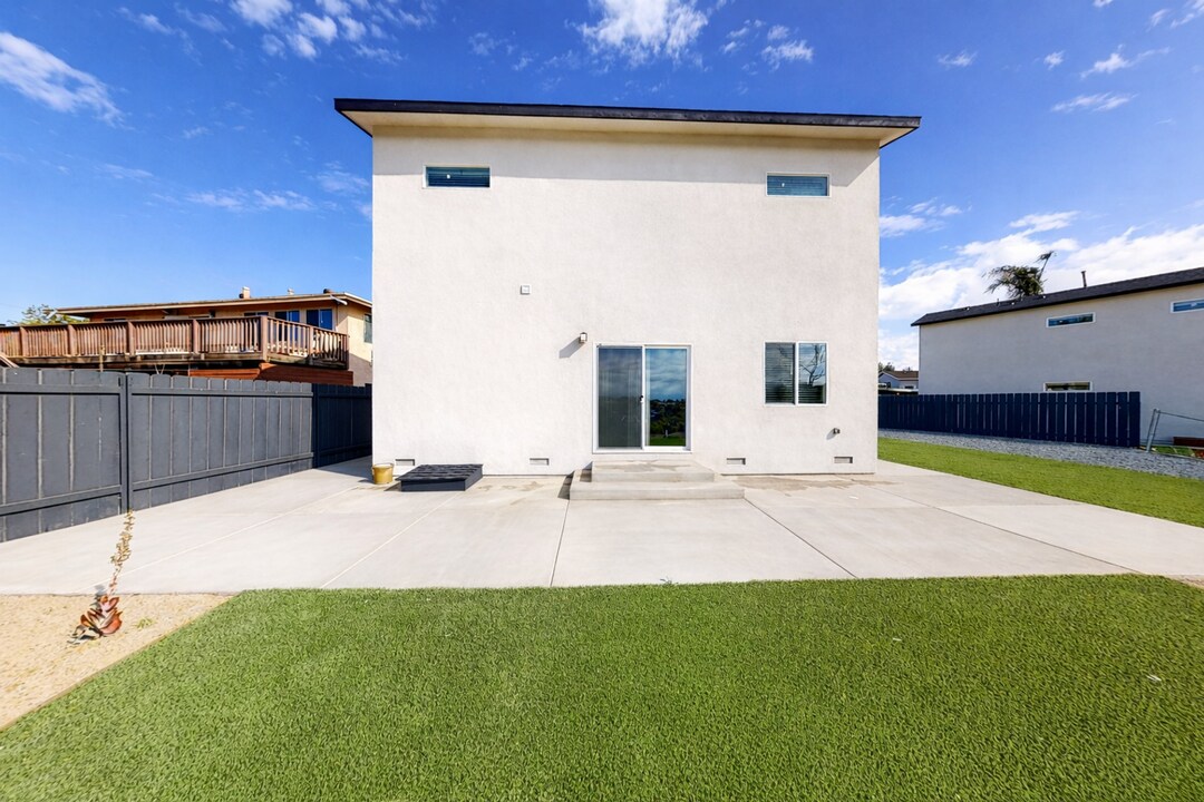 5266-5268 Tipton St in San Diego, CA - Building Photo