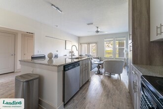 655 W Marina Cove Dr, Unit 160 in St. Augustine, FL - Foto de edificio - Building Photo