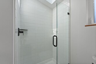 11458 NE Morris St in Portland, OR - Building Photo - Building Photo