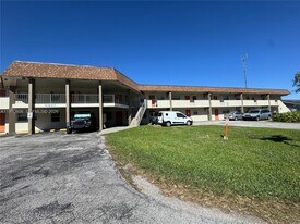 1503 NW 207th St in Miami, FL - Building Photo