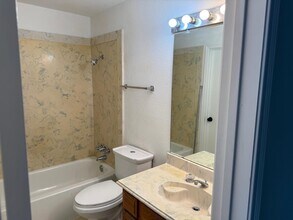 8243 Creekbend Dr in Houston, TX - Building Photo - Building Photo