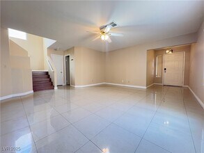 924 Carmel Shrs Dr in Las Vegas, NV - Building Photo - Building Photo