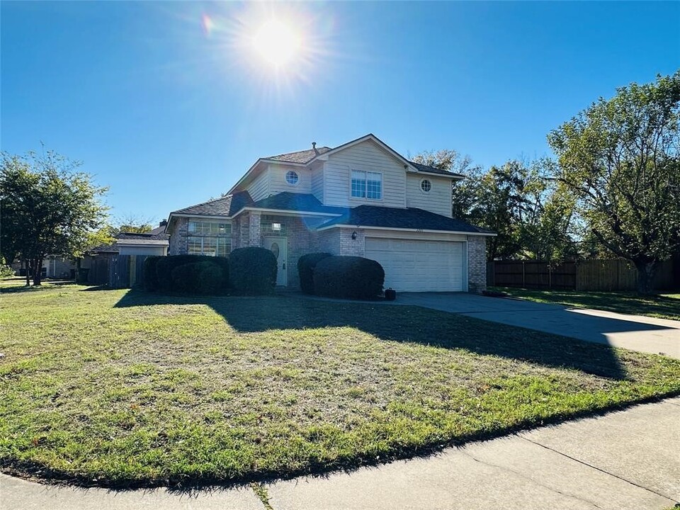 2205 Sycamore Trl in Round Rock, TX - Foto de edificio