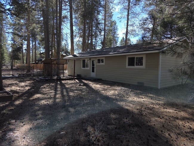 1463 Glenwood Way in South Lake Tahoe, CA - Building Photo - Building Photo