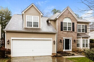 5112 Kiev Dr in Charlotte, NC - Foto de edificio - Building Photo