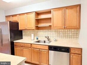 201B Kelly Cove in Mount Laurel, NJ - Building Photo - Building Photo