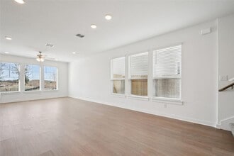 152 Hartson Dr in Taylor, TX - Building Photo - Building Photo