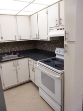 4394 NW 9th Ave in Pompano Beach, FL - Building Photo - Building Photo