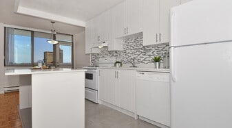 411 Eglinton Ave E in Toronto, ON - Building Photo