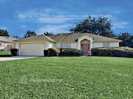 1047 Lakeview Oaks Dr in Minneola, FL - Building Photo